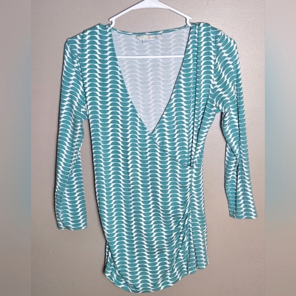 Women's Boden Faux Wrap Viscose V-Neck Elevated Basic Blouse, Size 6 - Picture 1 of 3